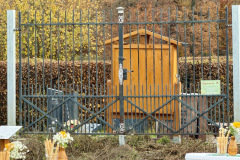 Das alte Friedhofstor